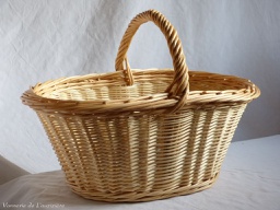 PANIER OVALE EN ROTIN